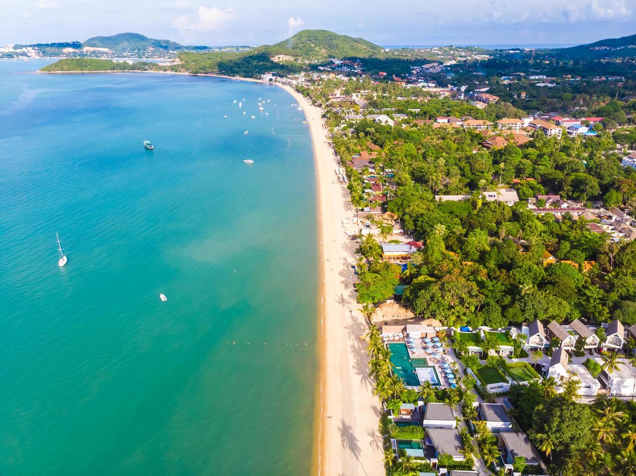 vista aerea della bellissima spiaggia tropicale sull'isola di koh samui, thailandia foto