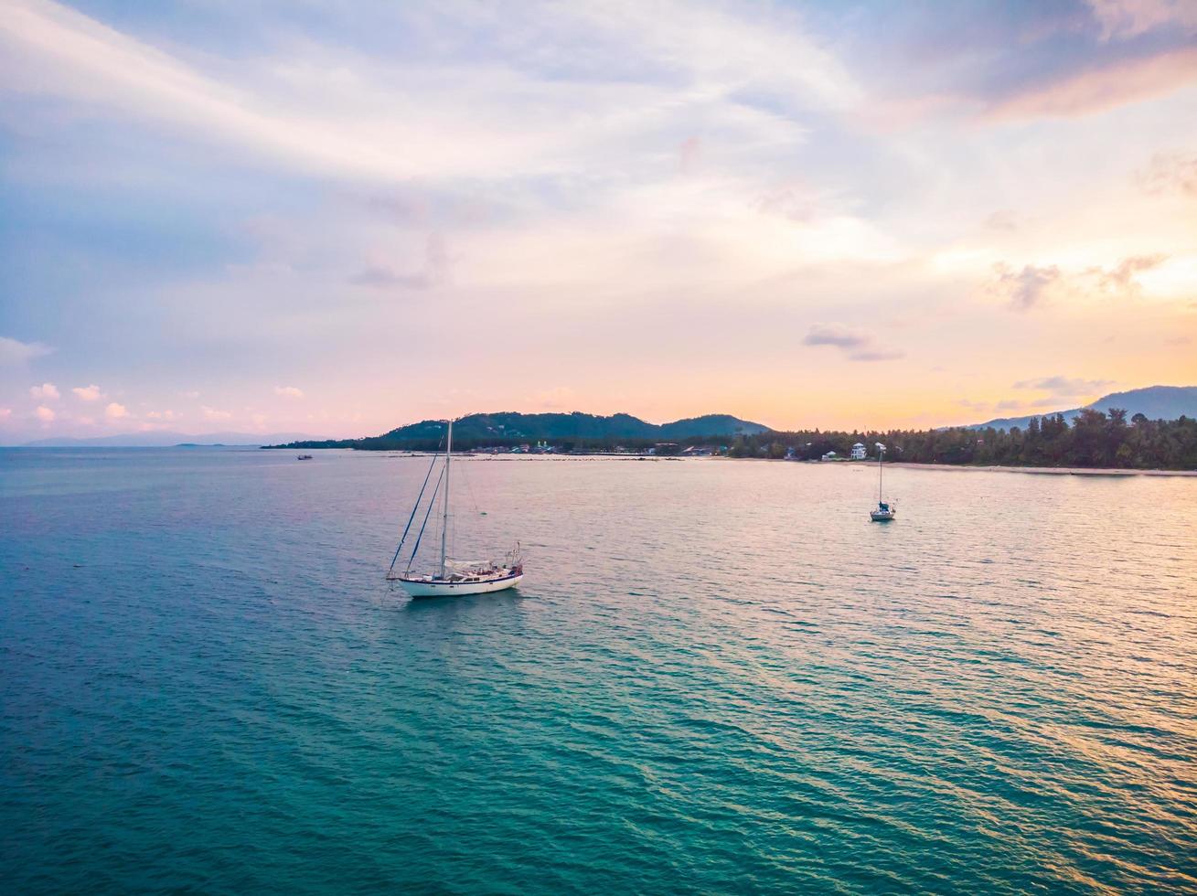 vista aerea della bellissima spiaggia tropicale sull'isola di koh samui, thailandia foto