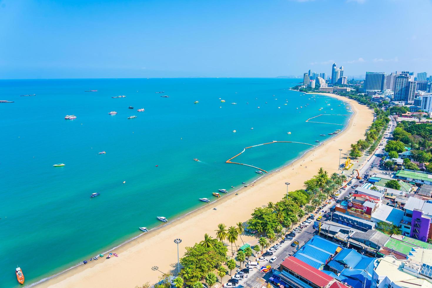 bella spiaggia tropicale nella città di pattaya thailandia foto