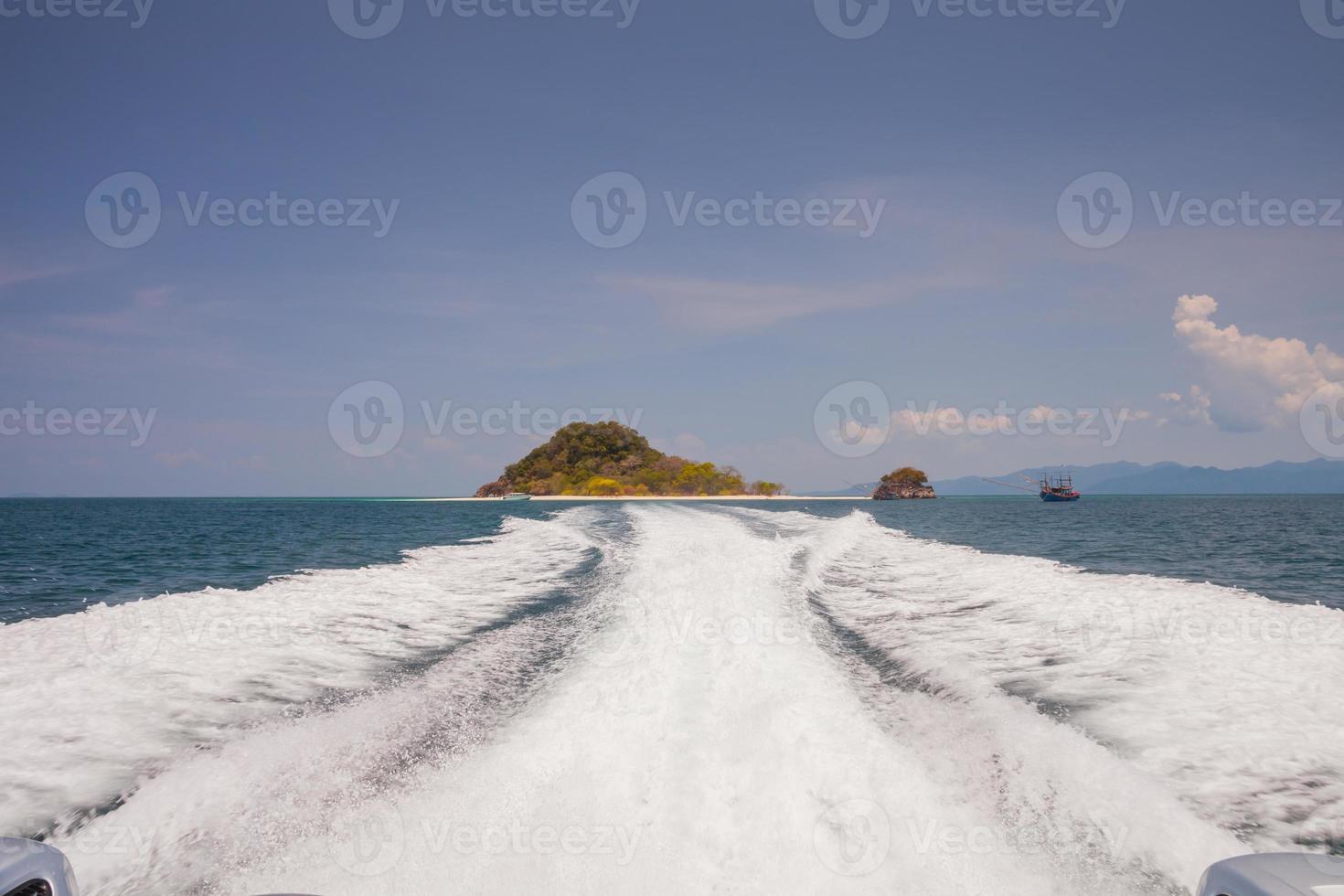 percorso in motoscafo in acqua foto