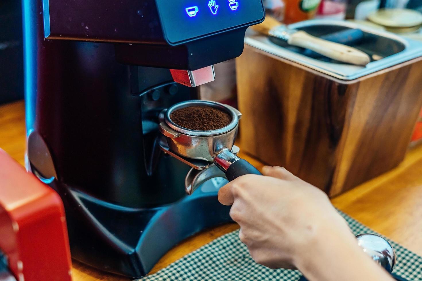 primo piano di fare il caffè foto