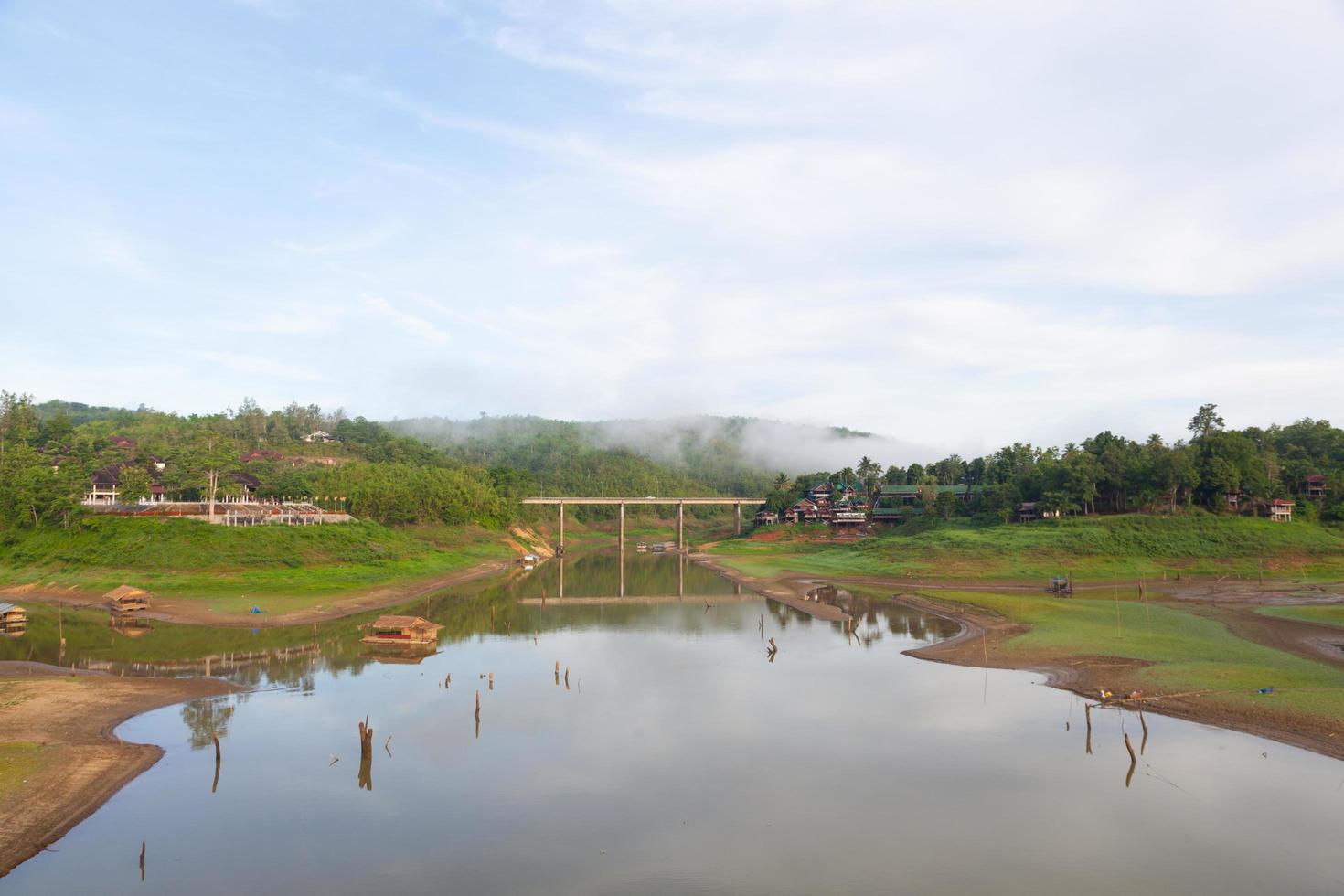 ponte sagklaburi a kanchanaburi, thailandia foto