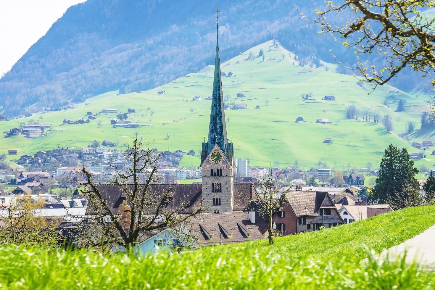 vista della città di stans in svizzera foto
