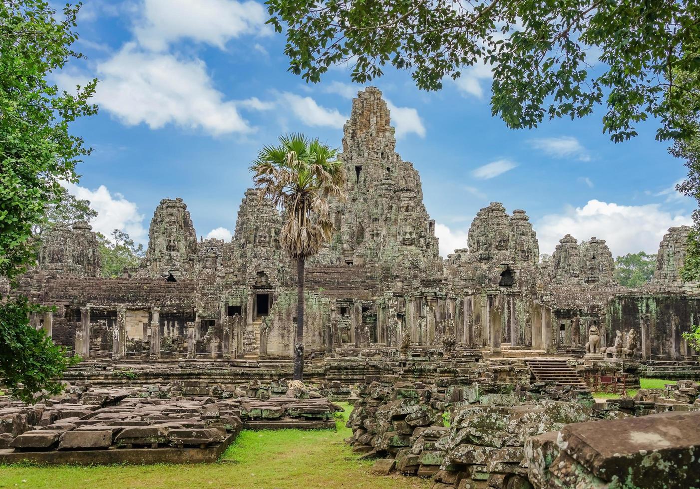 antico tempio complesso bayon angkor, siem reap, cambogia foto