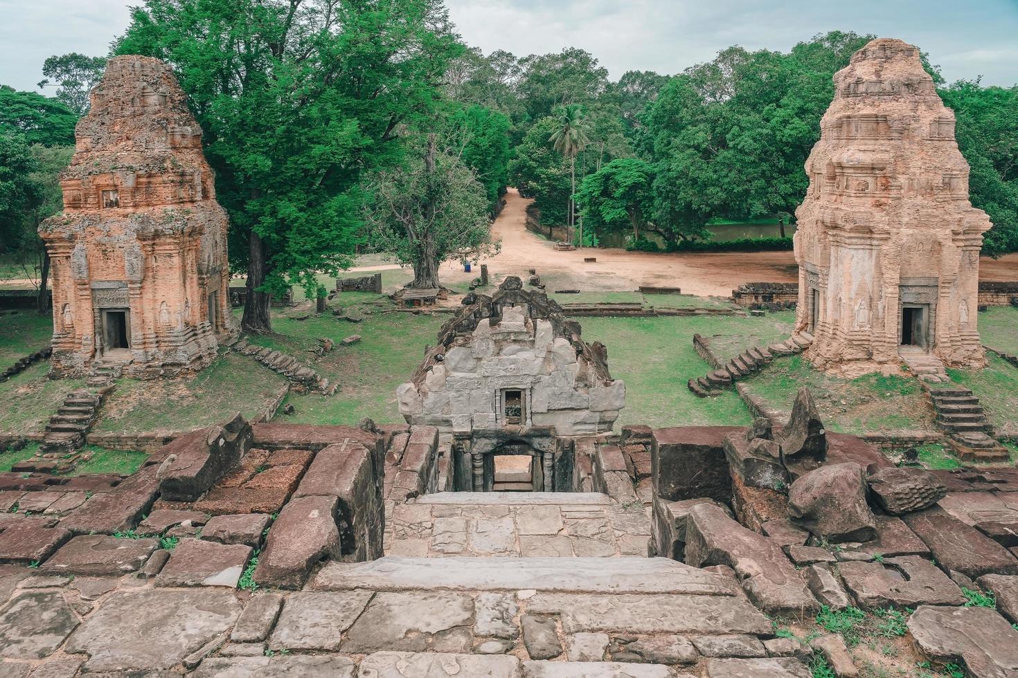 Bakong Prasat Temple nel complesso di Angkor Wat, Siemens Reap, Cambogia foto