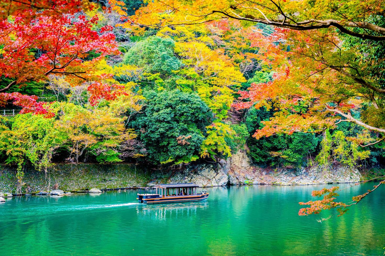 bellissimo fiume arashiyama a kyoto, giappone foto