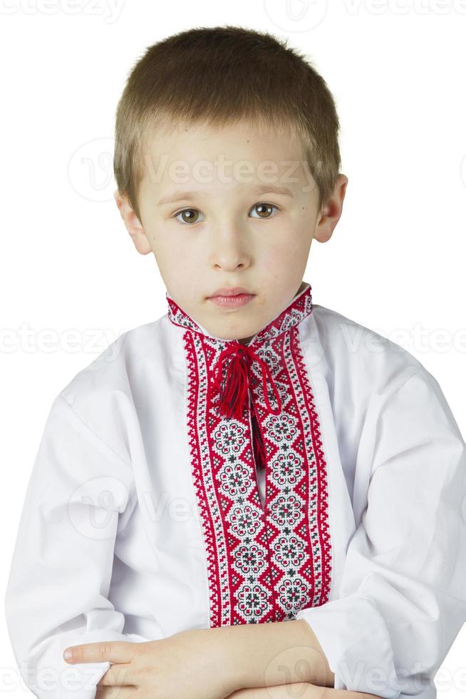 slavo bambino nel un ricamato camicia. ritratto di un' bambino in età prescolare ragazzo nel ucraino bielorusso nazionale Abiti. foto