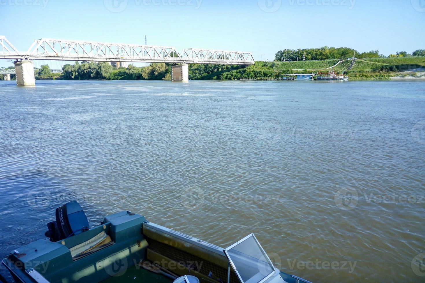 ponte sul fiume foto