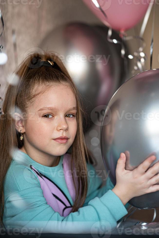 Immagini Stock - Bambina Di 5 Anni Sorridente Nel Parco Giochi Per Bambini.  Image 162364659