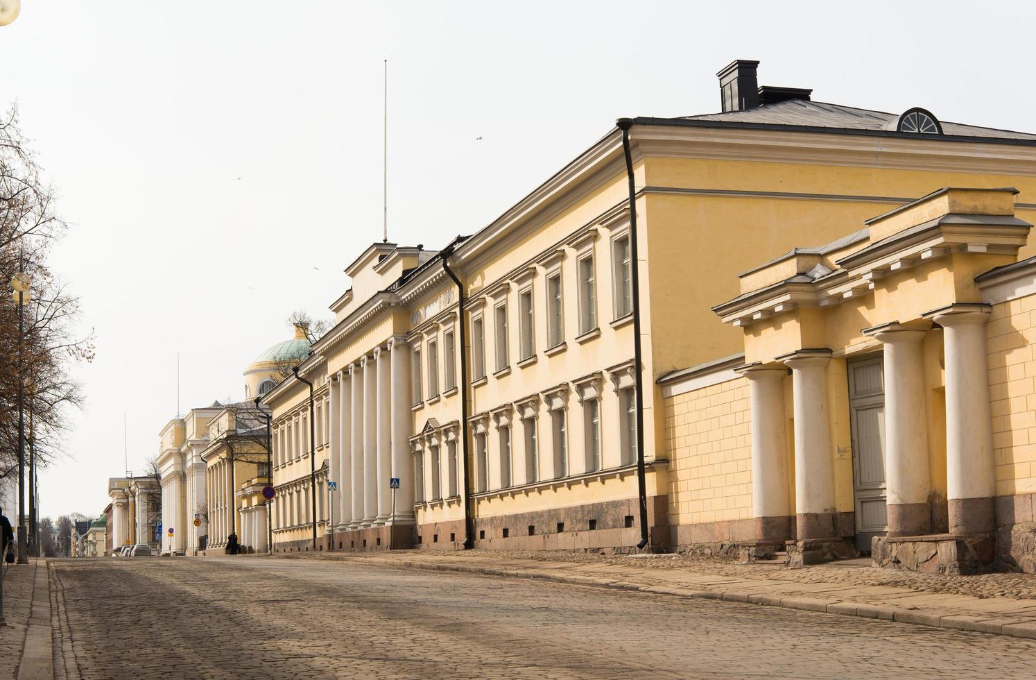 Helsinki strada con no le persone. bellissimo edifici foto