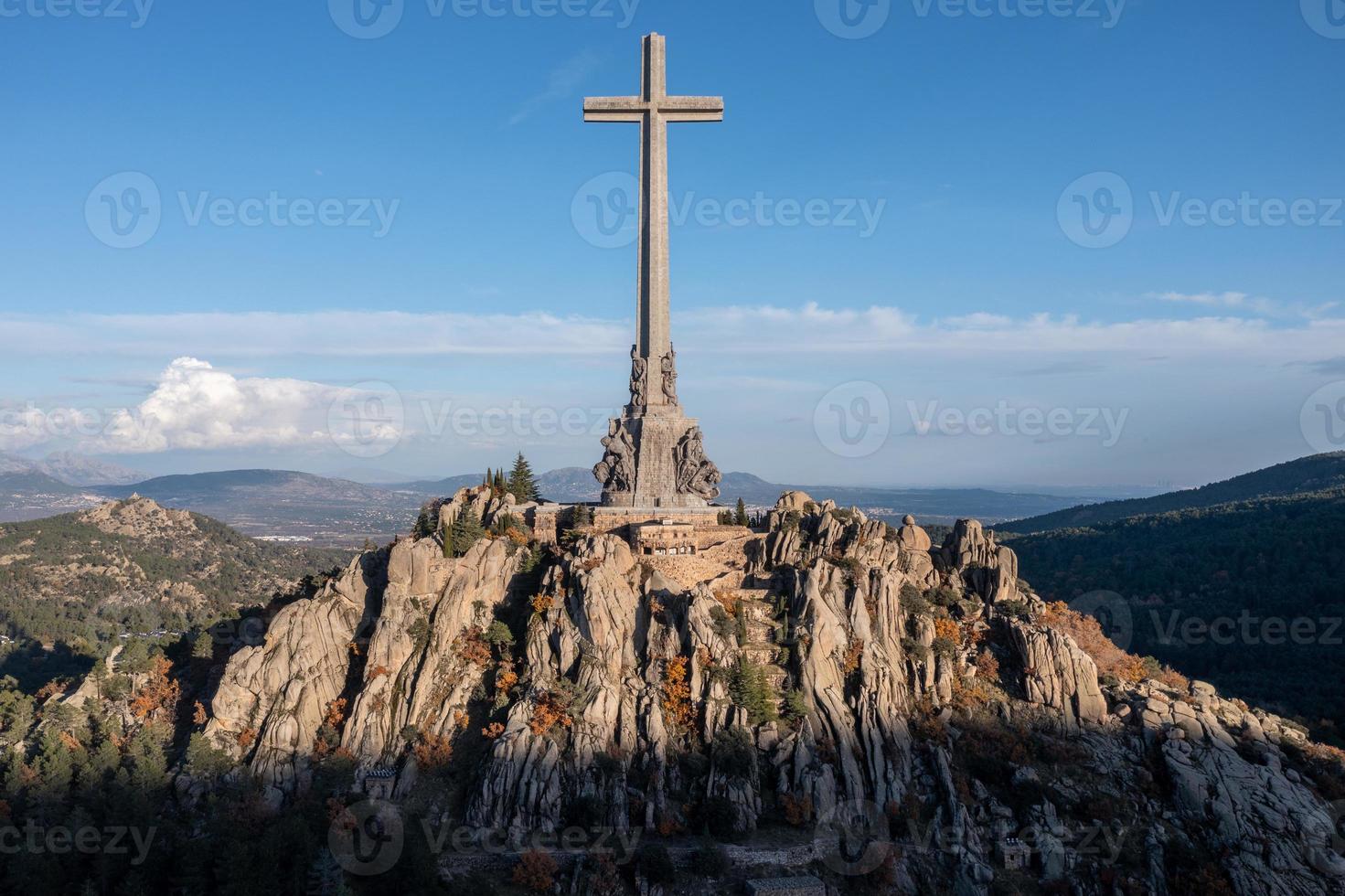 valle di il caduto - un' memoriale dedito per vittime di il spagnolo civile guerra e collocato nel il sierra de guadarrama, vicino Madrid. foto