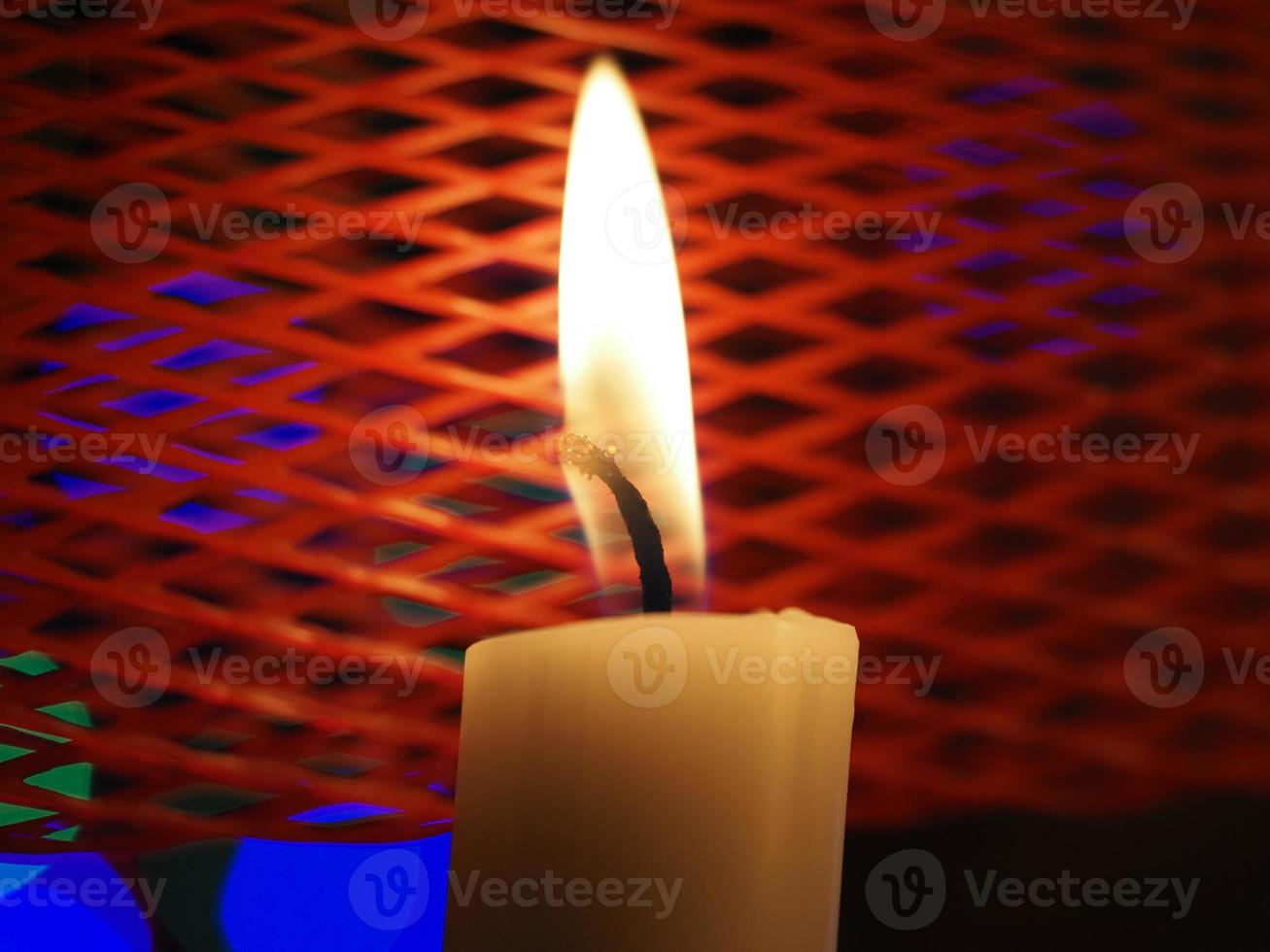 Natale candele su il tavolo dentro rosso platico netto foto