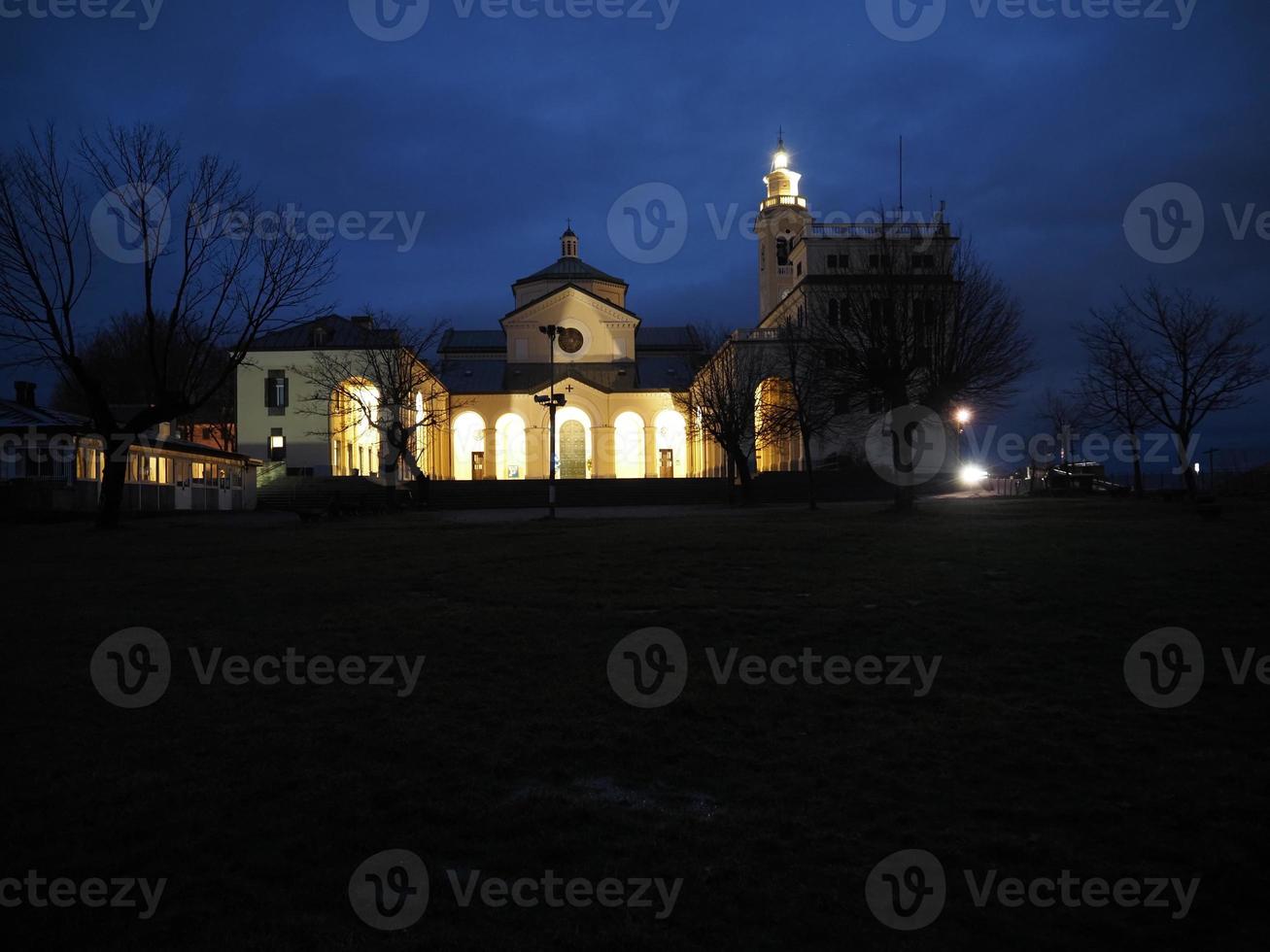 notte Visualizza di Madonna della Guardia votivo offerta santuario su Genova montagna collina Chiesa foto