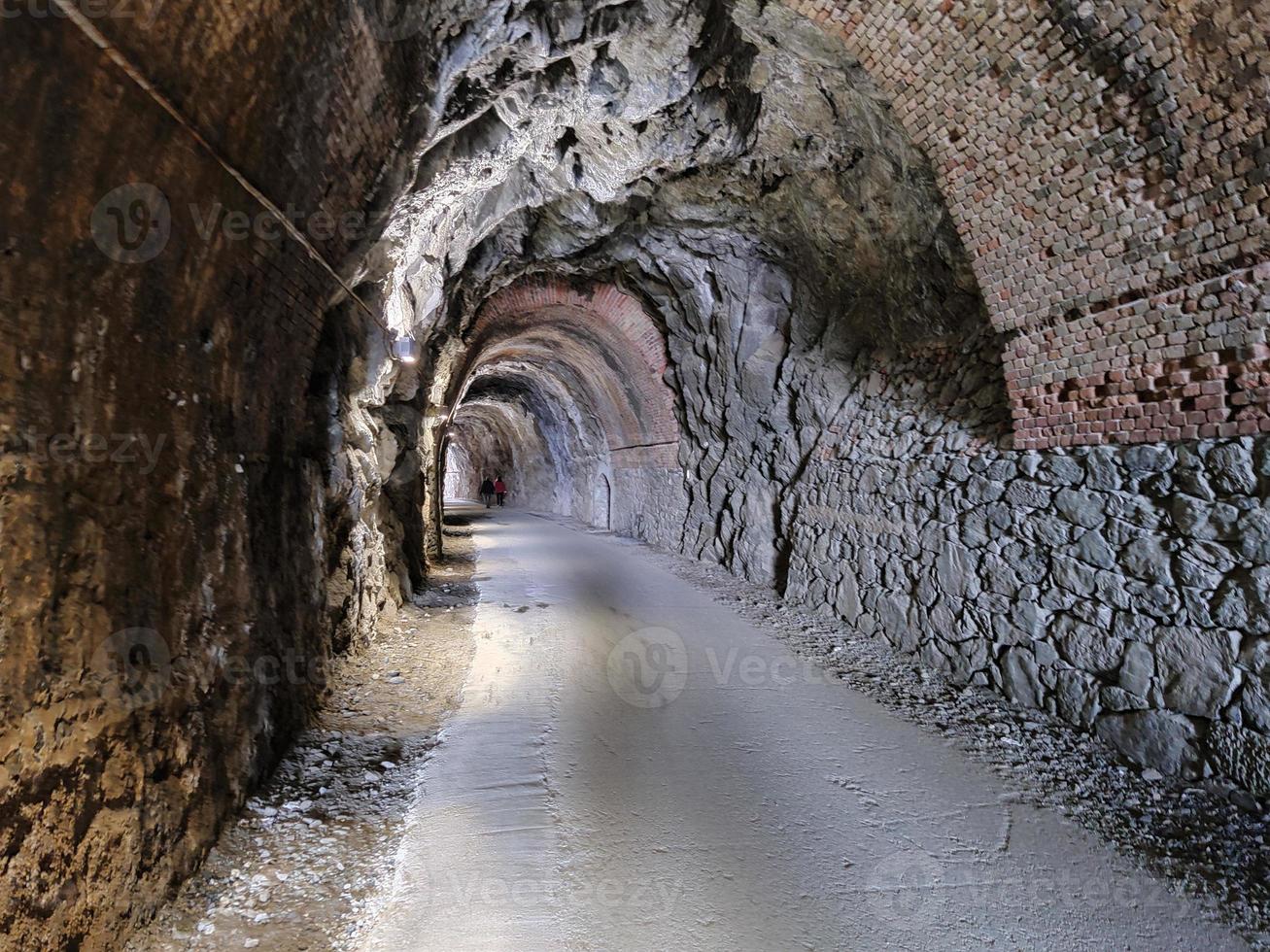 vecchio Ferrovia abbandonato tunnel fra varazze e cogoleto liguria Italia foto