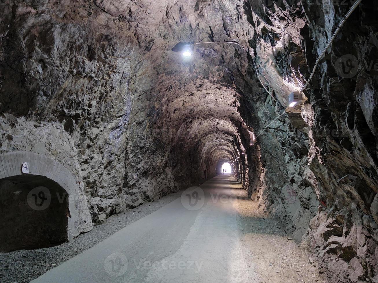 vecchio Ferrovia abbandonato tunnel fra varazze e cogoleto liguria Italia foto