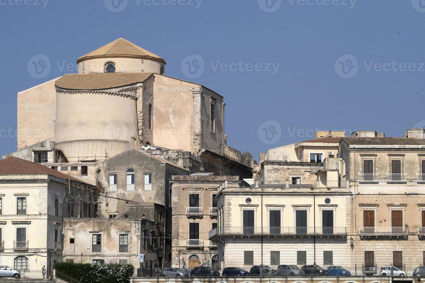 ortigia paesaggio urbano panorama a partire dal il mare foto