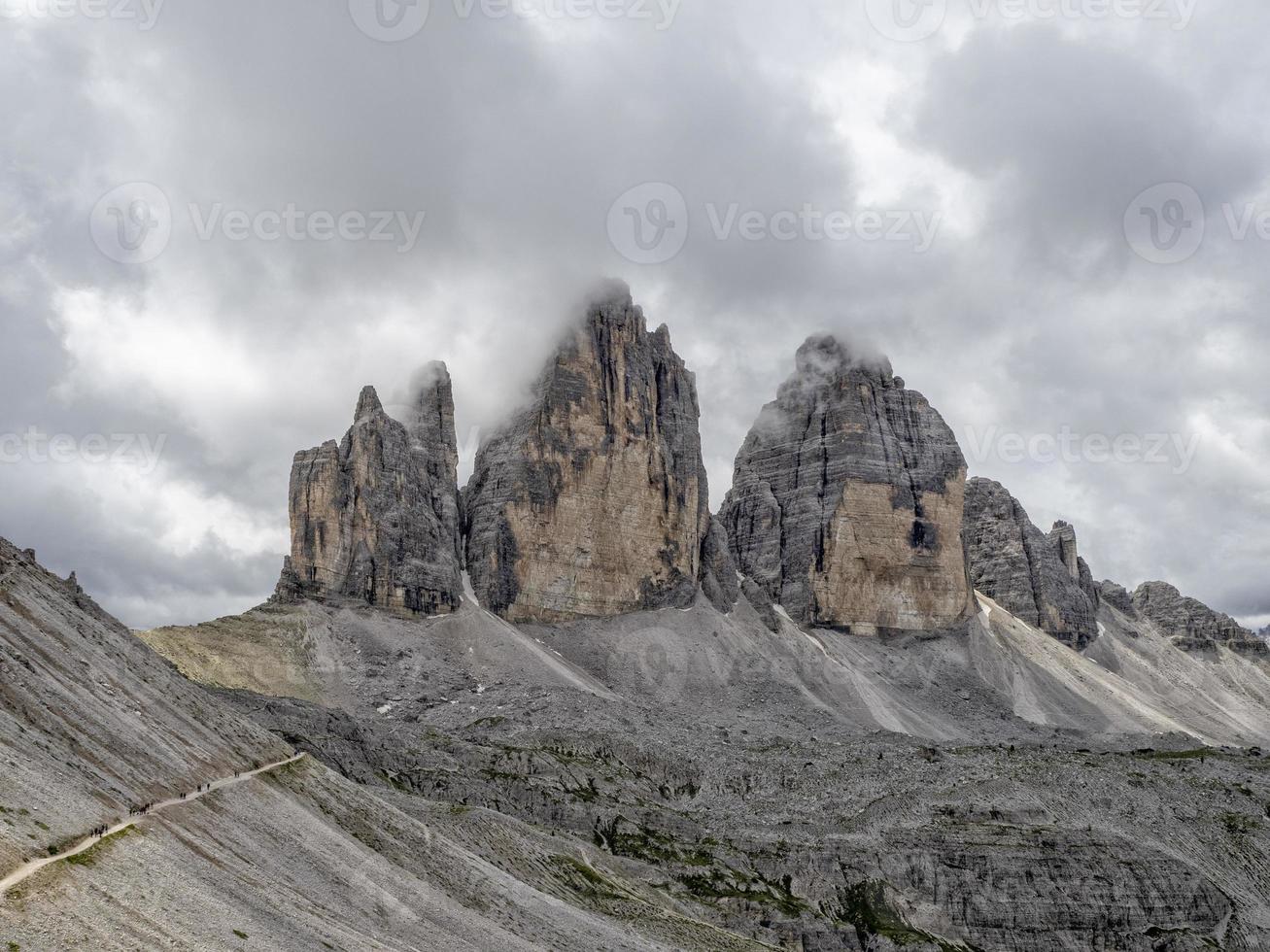 tre picchi di lavare valle dolomiti montagne panorama paesaggio foto