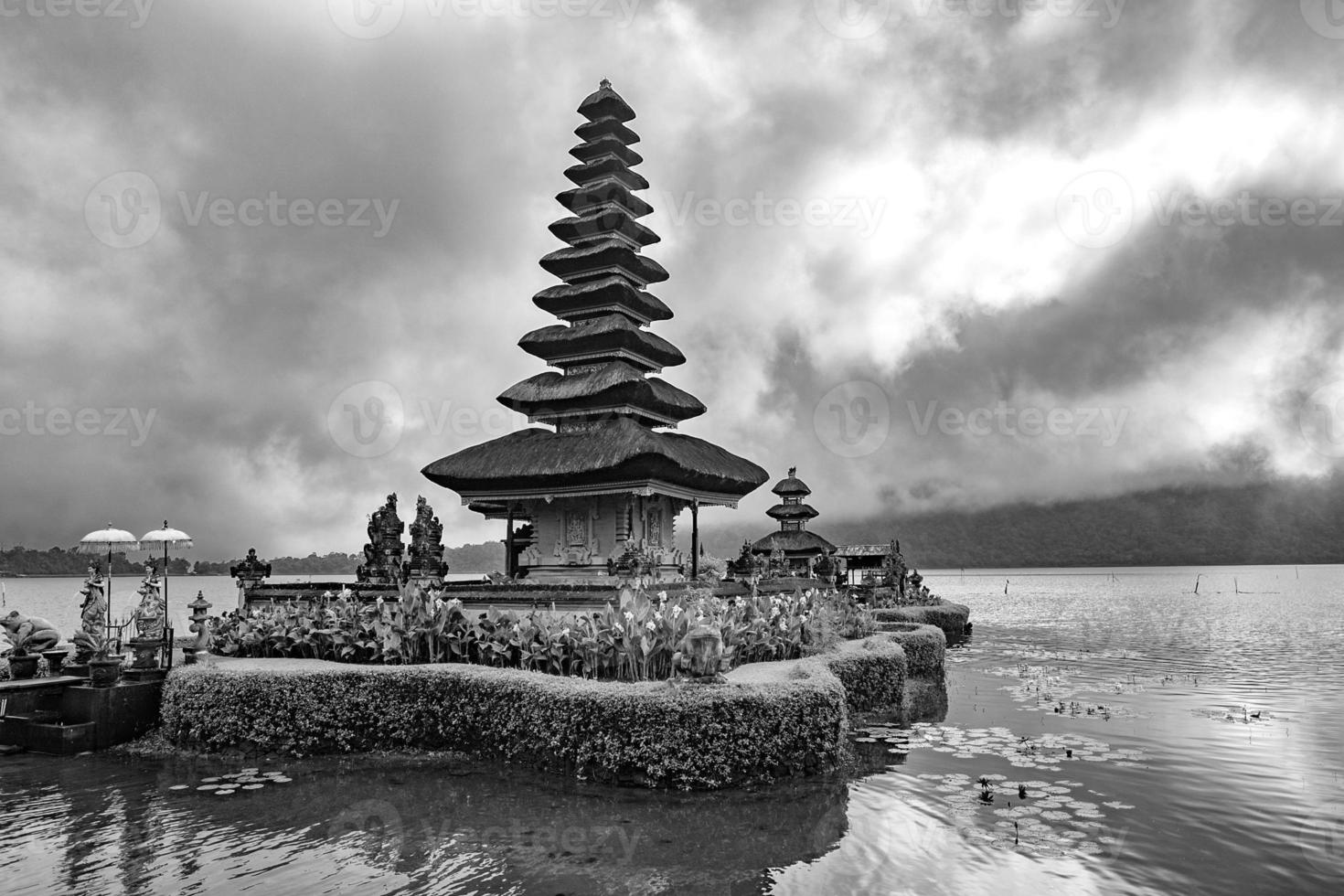 maggior parte bellissimo tempio nel bali pura ulun danu bratan foto