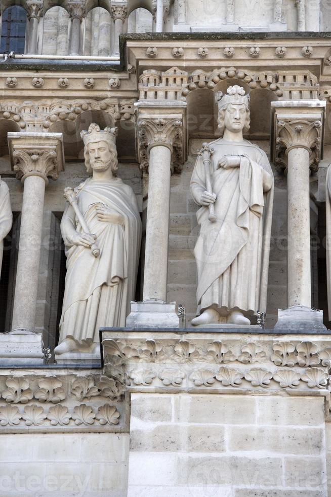 notre dama Parigi Cattedrale statua scultura e tetto prima fuoco foto