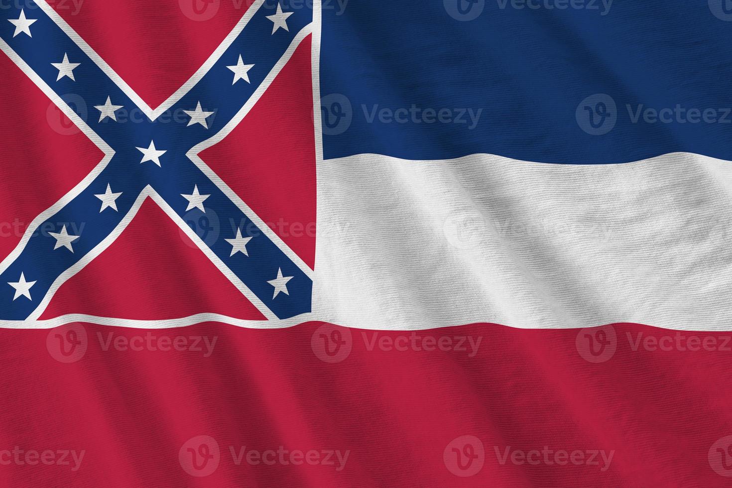 Mississippi nuovo noi stato bandiera con grande pieghe agitando vicino su sotto il studio leggero al chiuso. il ufficiale simboli e colori nel bandiera foto