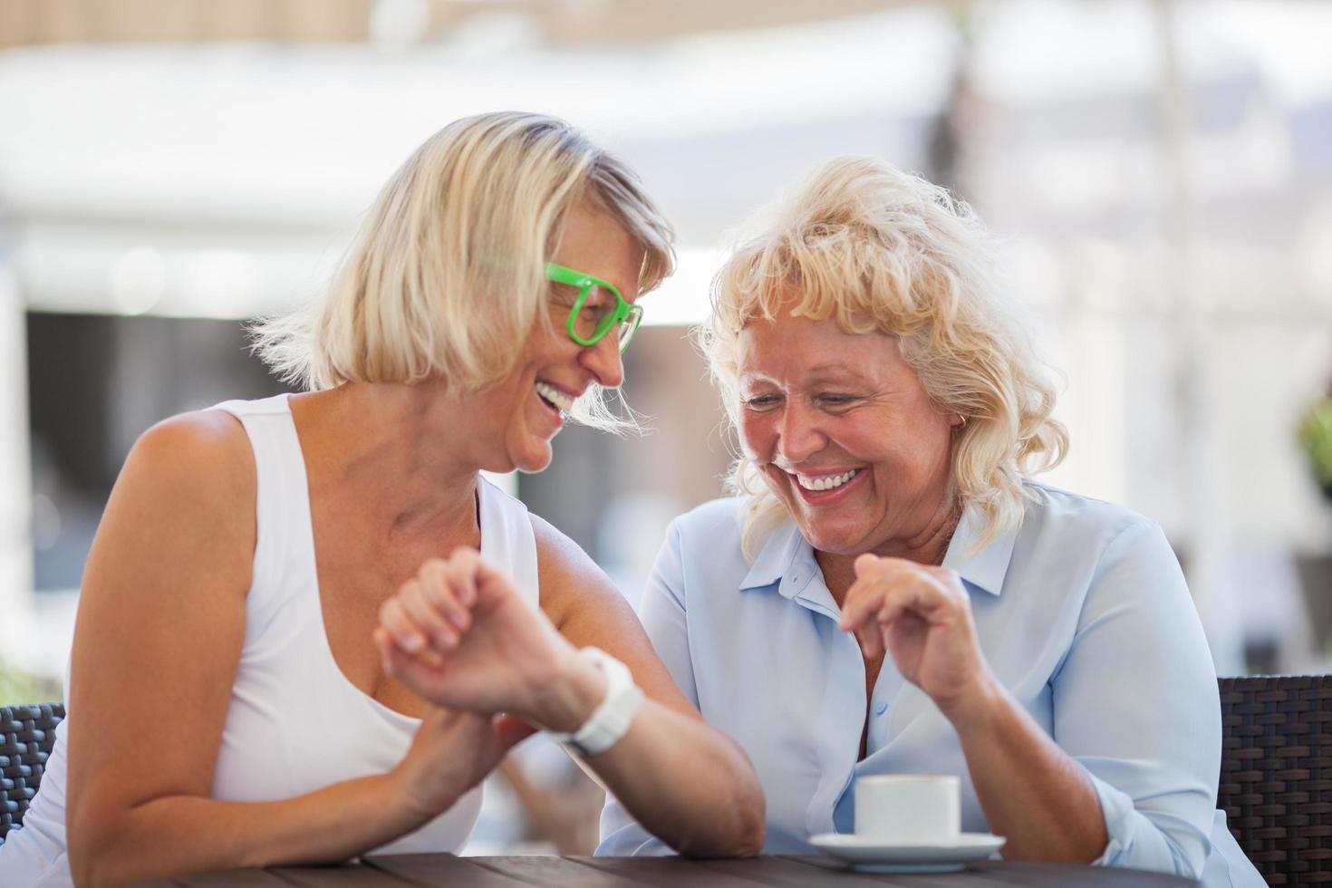 donne mature fuori foto