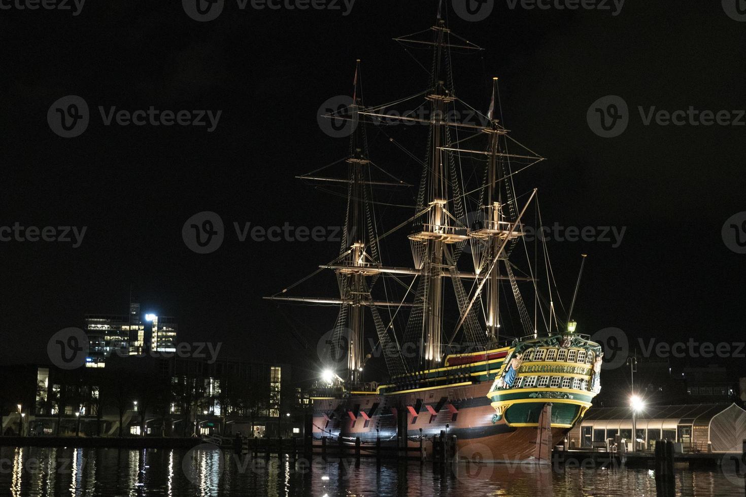 amsterdam canale nave nave Museo a notte foto