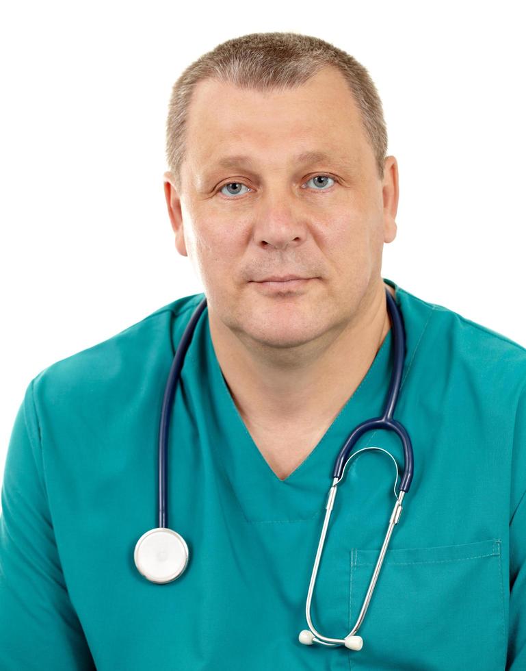 medico con lo stetoscopio su uno sfondo bianco foto