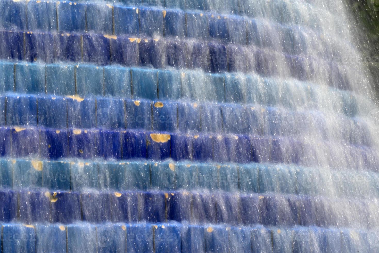 acqua su piastrella mosaico Fontana nel Lisbona expo foto