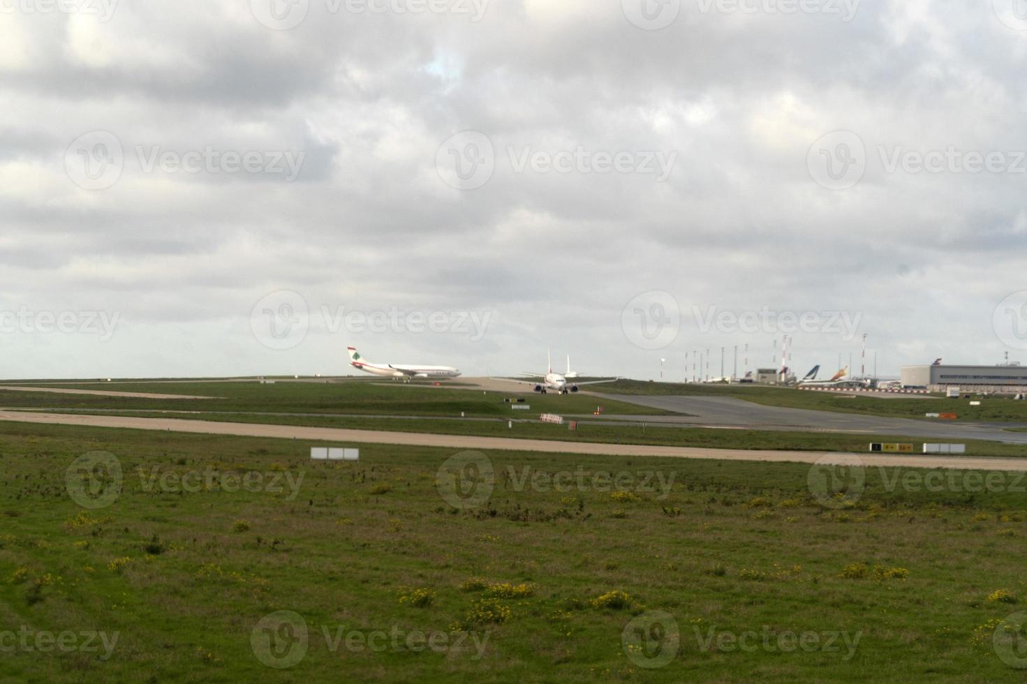 Parigi, Francia - novembre 7 2019 - Parigi aeroporto cdg atterraggio e Caricamento in corso carico e passeggeri foto