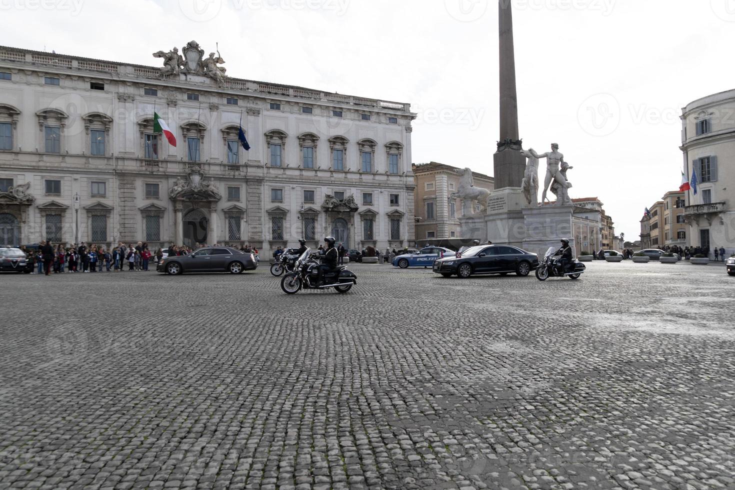 Roma, Italia. novembre 22 2019 - Presidente Sergio mattarella in arrivo a quirinale edificio foto