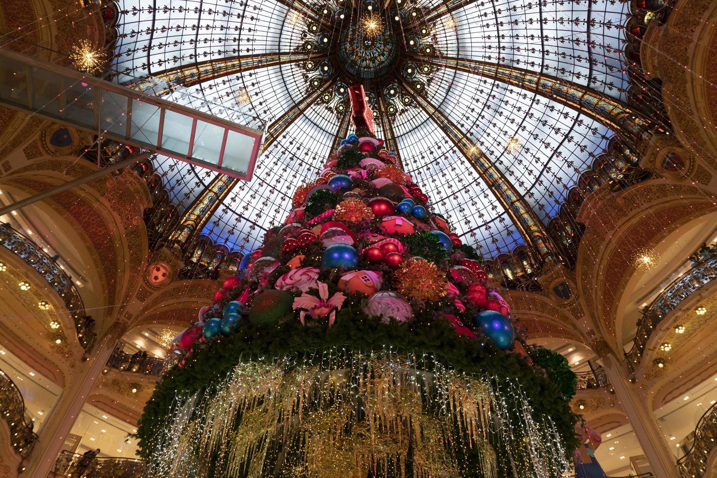 Parigi, Francia - novembre 20 2021 - natale albero nel gallerie la fayette foto