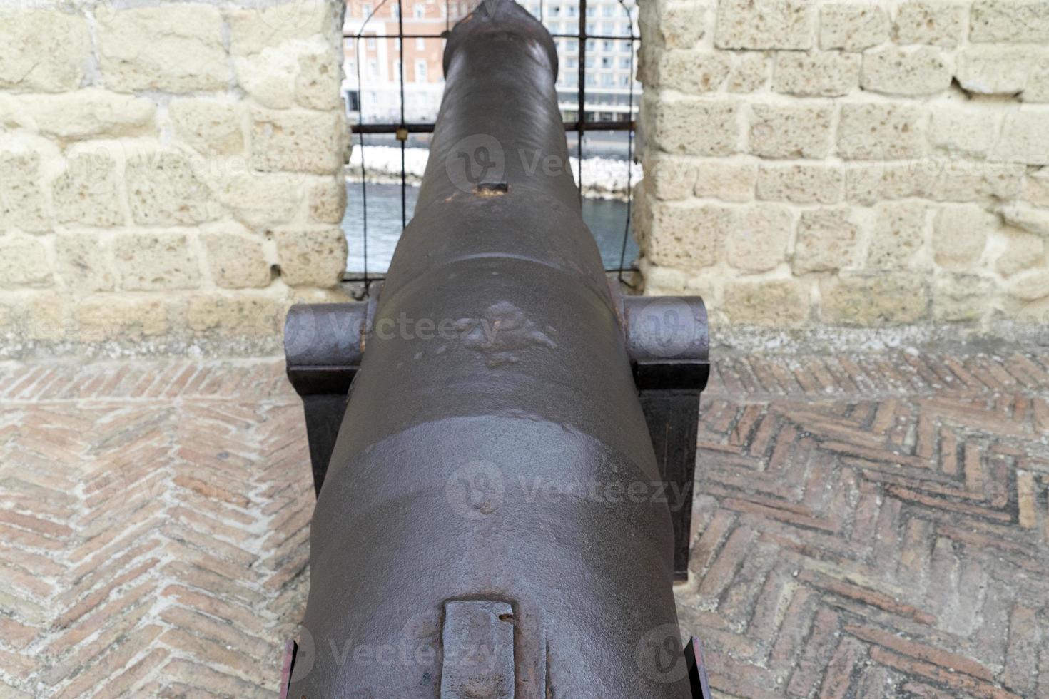 Napoli castello dell'ovo cannone foto