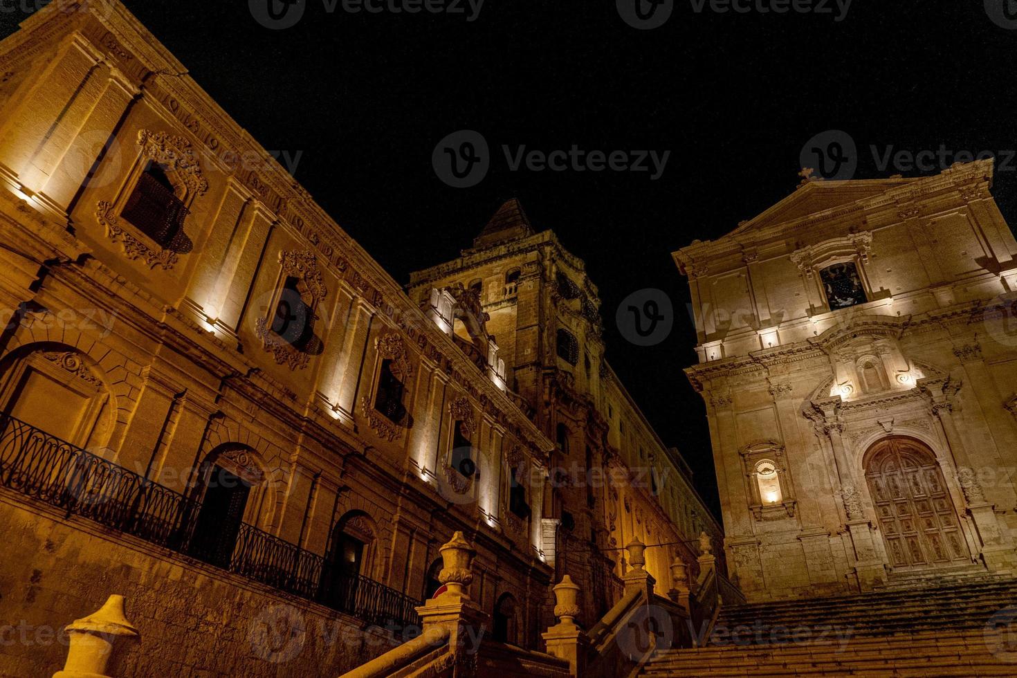 noto sicilia barocco cittadina panorama a notte foto