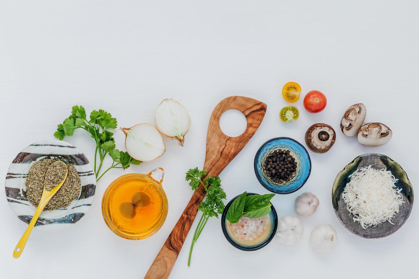 ingredienti da cucina per un piatto di pasta foto