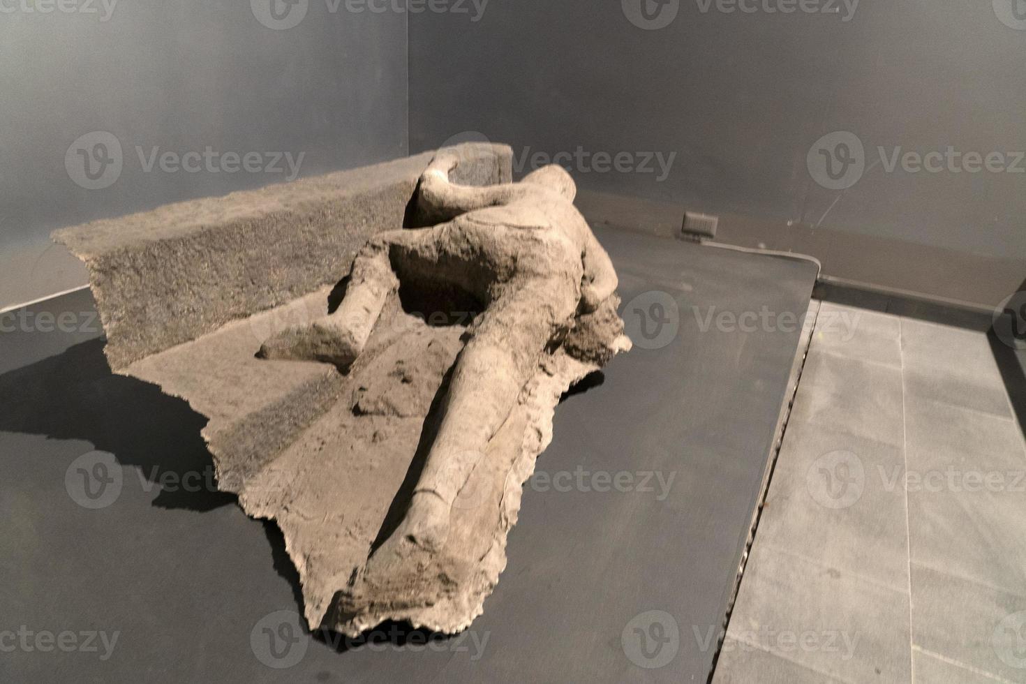 pompei rovine statua sepolto cadavere foto