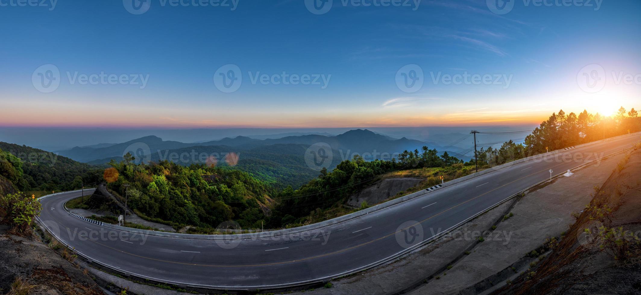 panorama doi inthanon national park all'alba foto