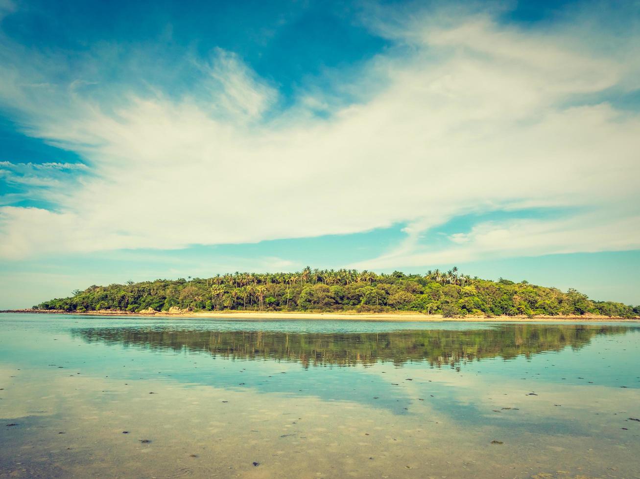 bellissima spiaggia tropicale foto