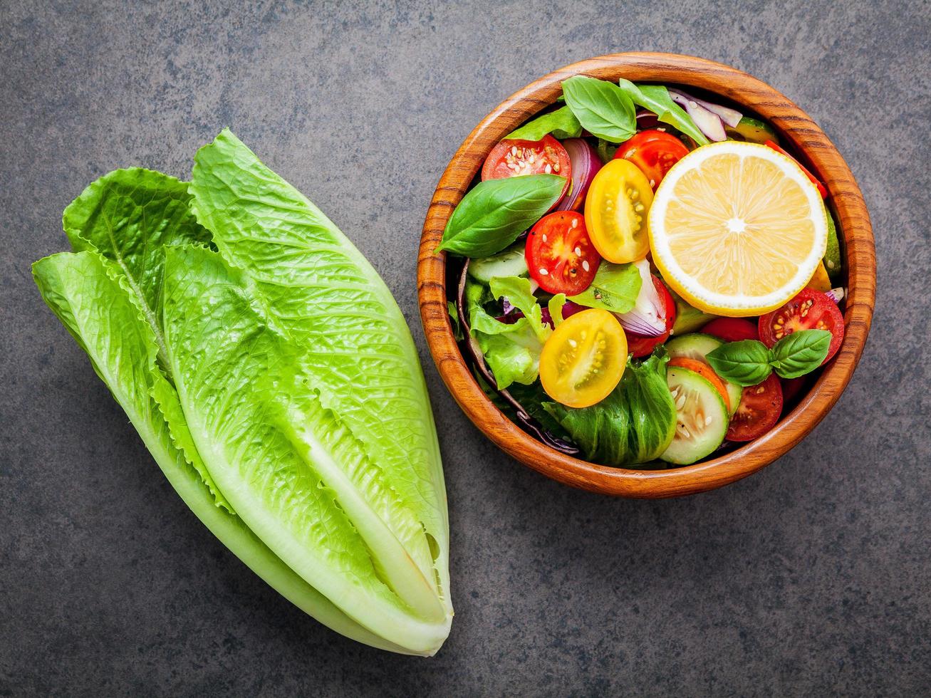 ciotola di insalata fresca foto