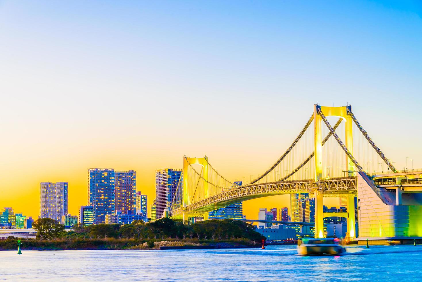 ponte arcobaleno a tokyo foto