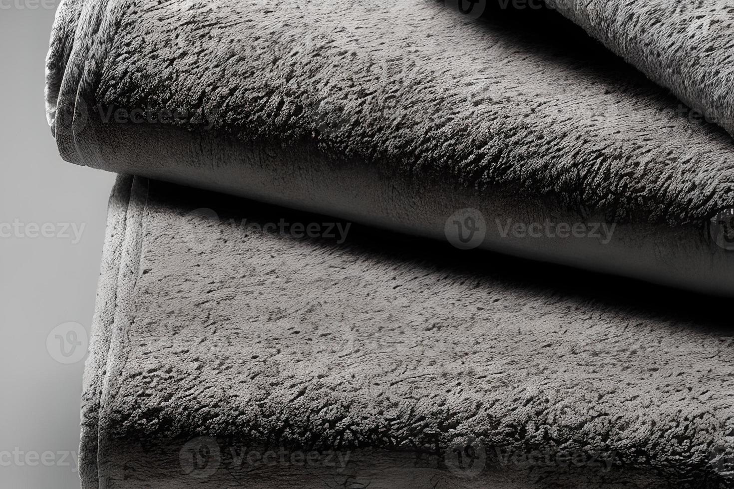 vicino su pulito grigio piegato asciugamano pila ogni Altro. foto
