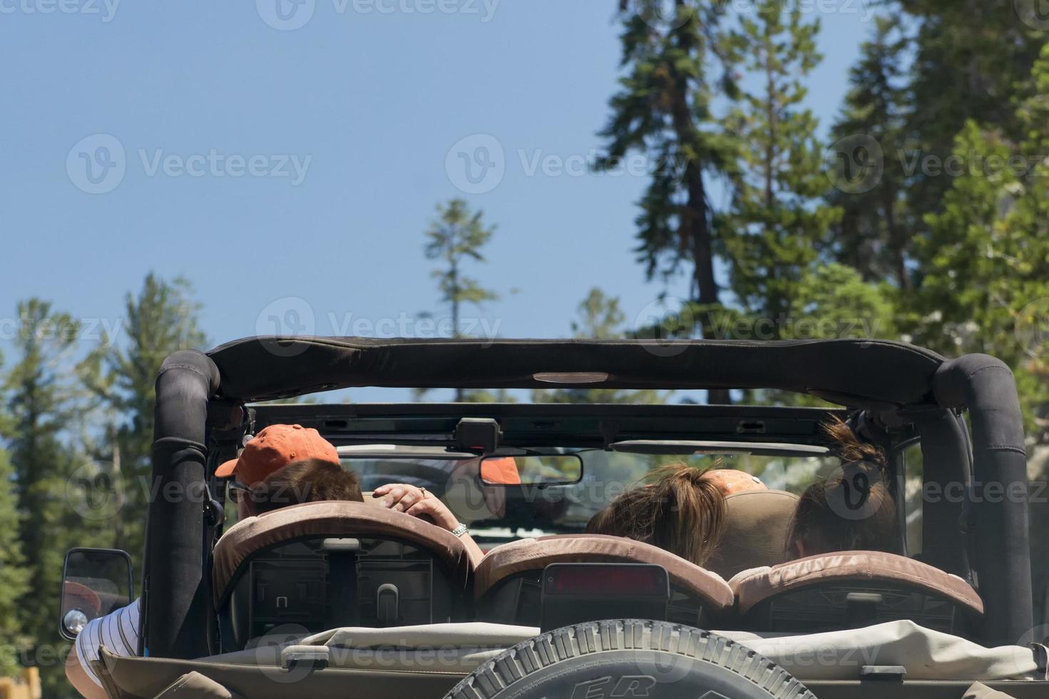 un' famiglia nel camionetta auto nel Yosemite parco foto