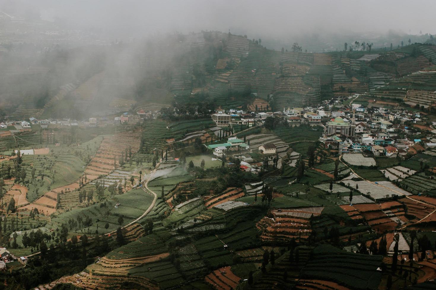 colline nuvolose dieng foto