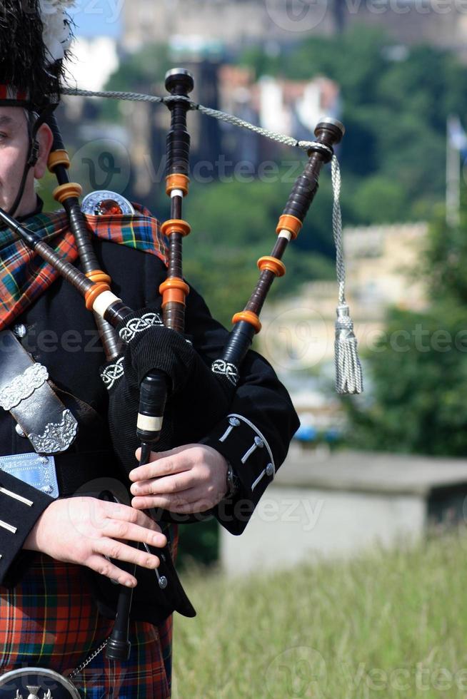 suonatore di cornamusa giocando nel Edimburgo foto