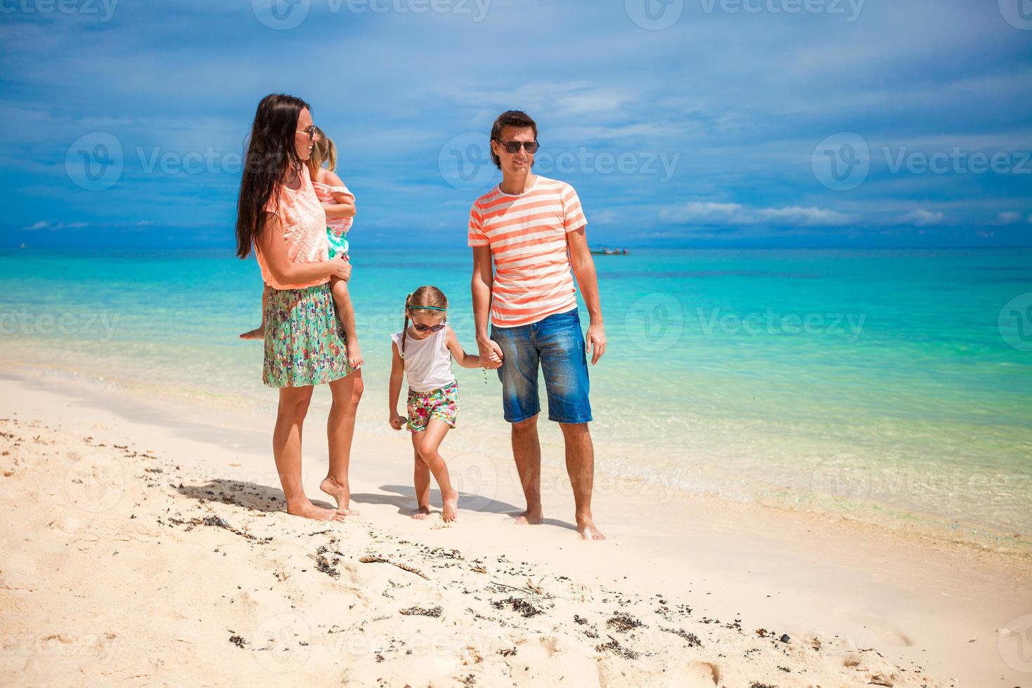 famiglia su un' viaggio foto