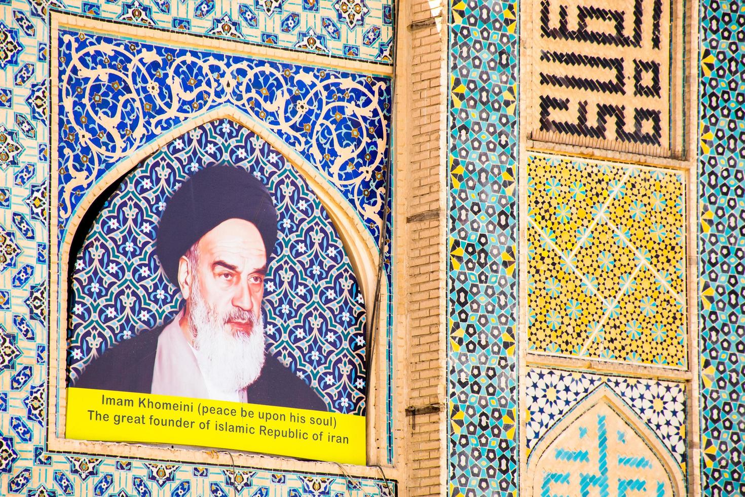 grande fondatore di islamico repubblica di iran. ritratto nel Isfahan quadrato. piastrelle foto