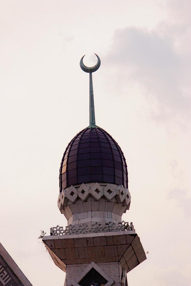 cupola Torre di a lattina moschea Indonesia foto