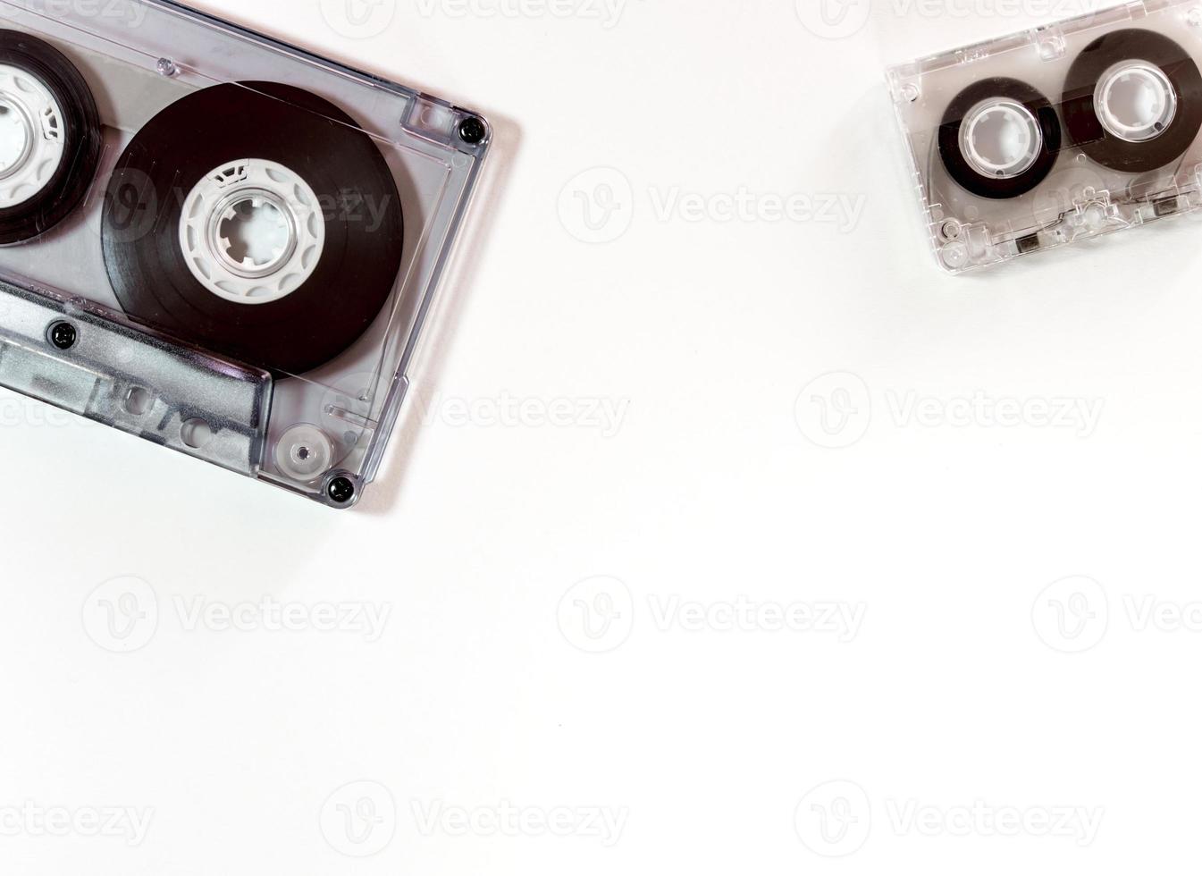 diverse dimensioni di cassetta audio isolate foto
