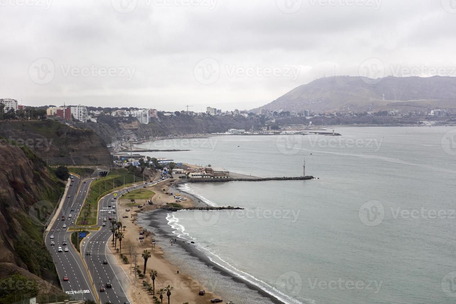 autostrada panamericana nel quartiere di miraflores, lima foto