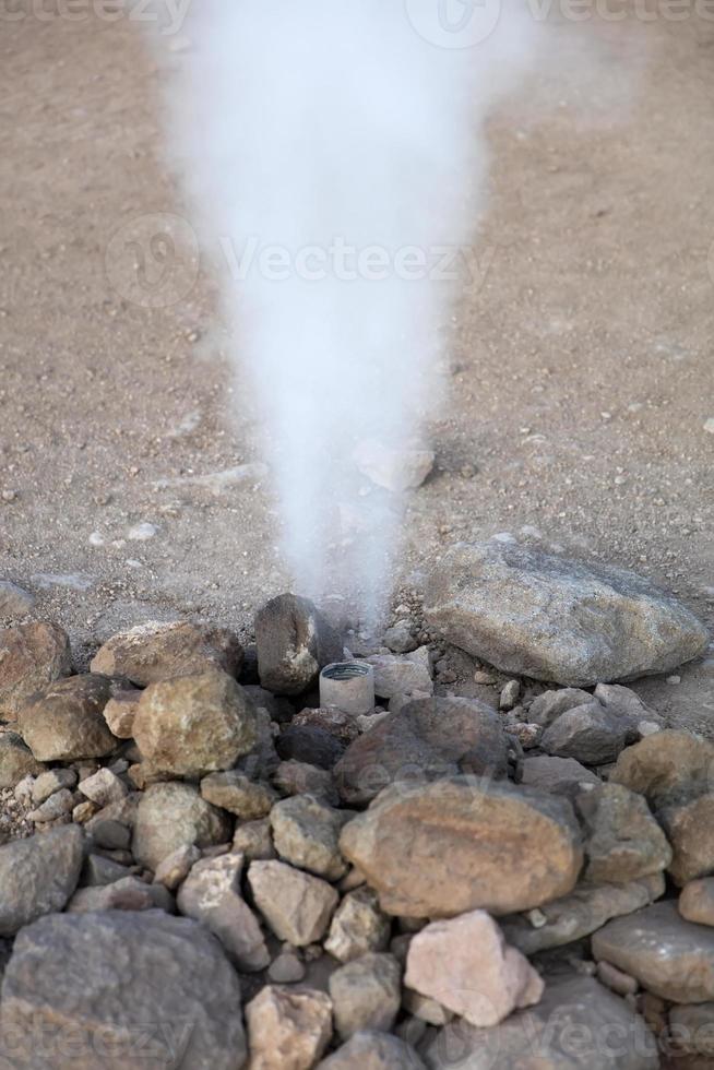 geyser sol de manana in bolivia foto