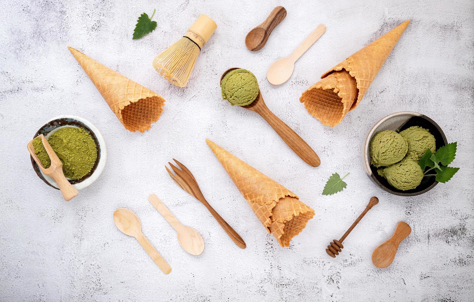 piatto di gelato al matcha foto